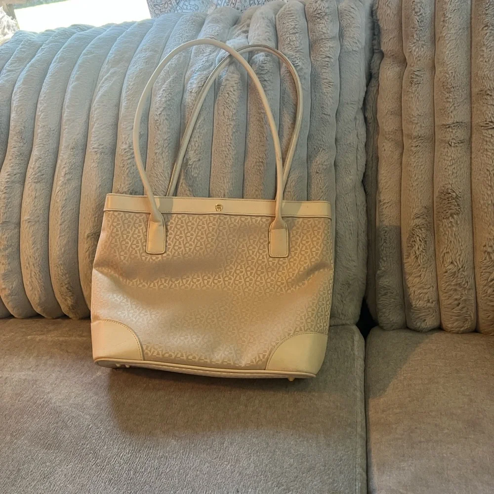 Etienne Aigner Cream Tote Bag - Picture 3 of 12